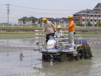 久世高校と田植え交流