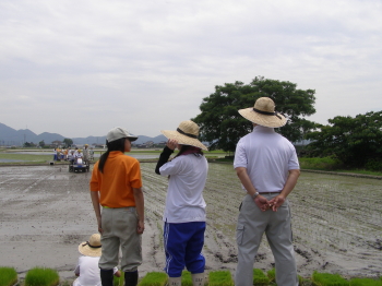 久世高校と田植え交流