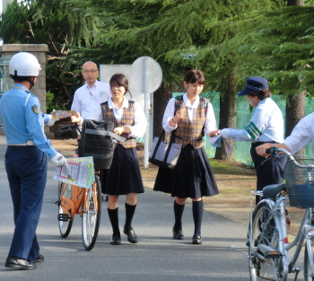 交通安全チラシ配布