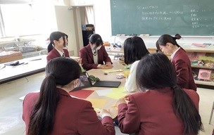 子どもたちに渡すおもちゃ作り