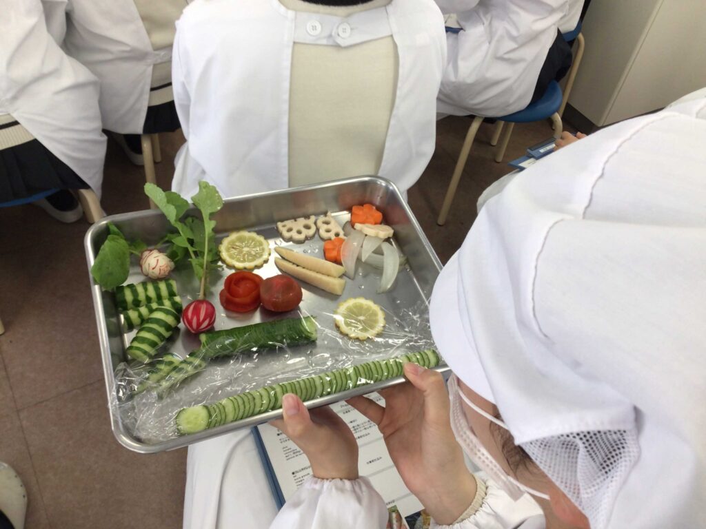 家政科３年生「調理」の授業でプロの技を学ぶ！