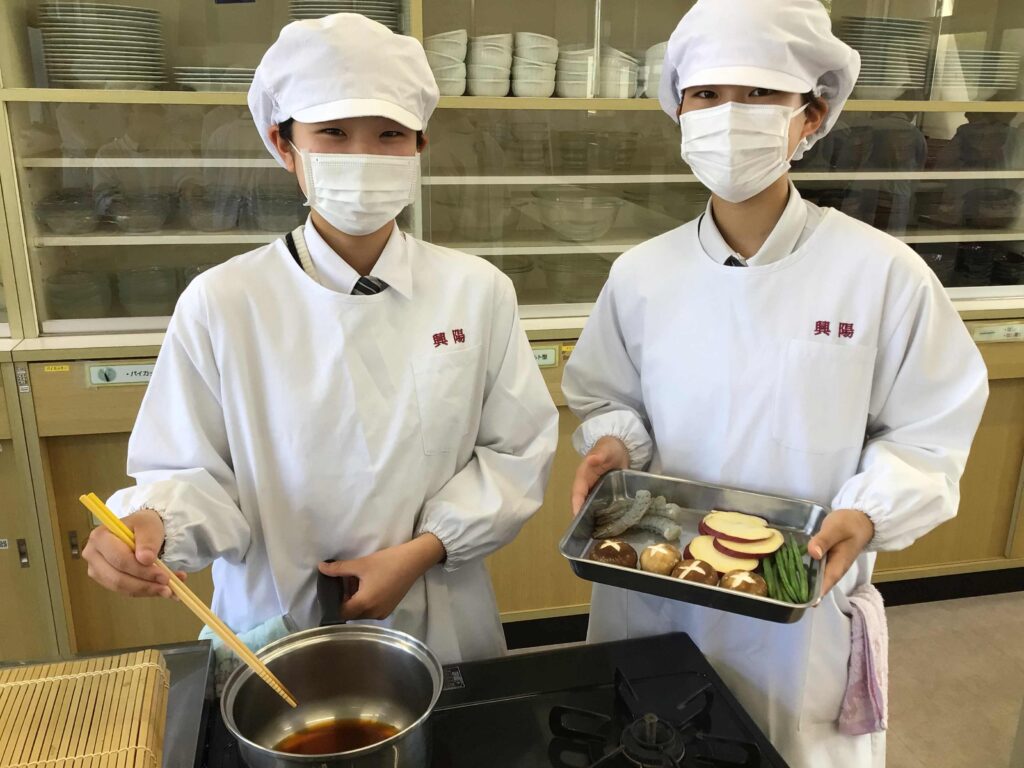 家政科２年生「フードデザイン」２年生になって初めての調理実習！