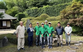 【造園デザイン科２年生】　頼久寺で剪定実習