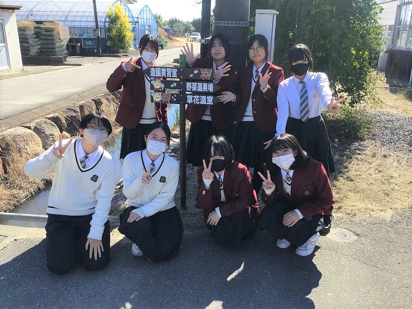 学校のメインストリートに美術部制作の案内看板が立ちました!