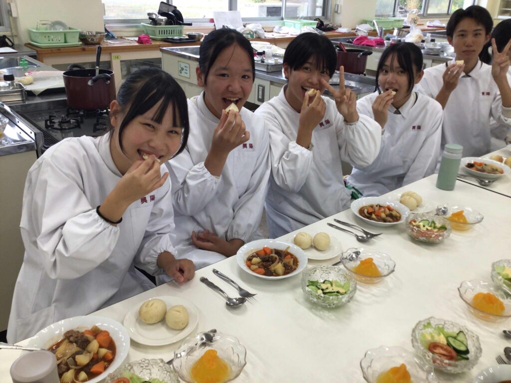 家政科２年 「洋風献立」たくさん学ぶことがありました！