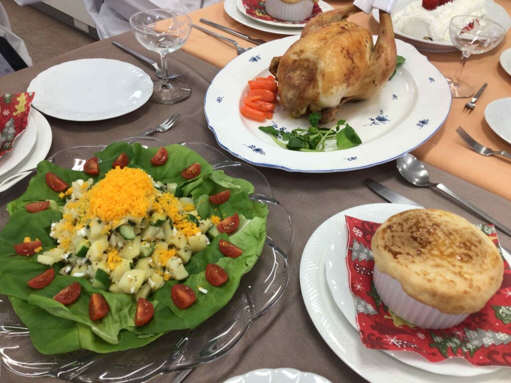 家政科３年　調理実習でクリスマスパーティー！