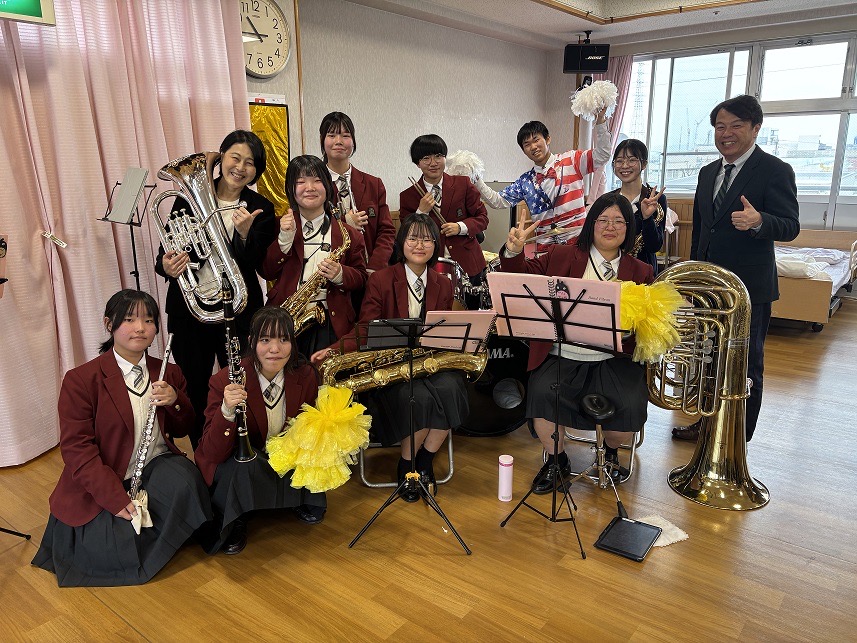 特別養護老人ホームあさひ園のさくら祭で演奏しました！