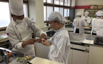 家政科３年 プロの技を体験！専門学校の先生による特別授業