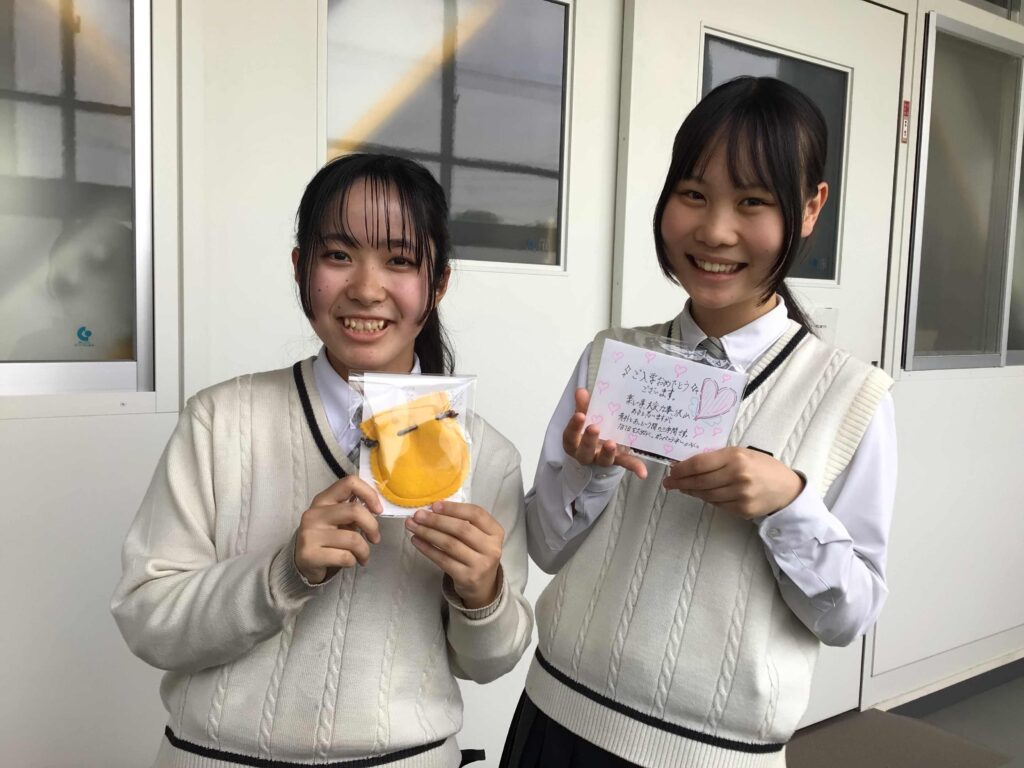 先輩から後輩へ。～興陽高校の家庭クラブ員に仲間入り！～