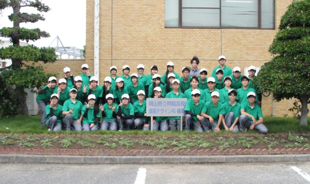 造園デザイン科２年生　植栽実習 in 岡山県下水道公社